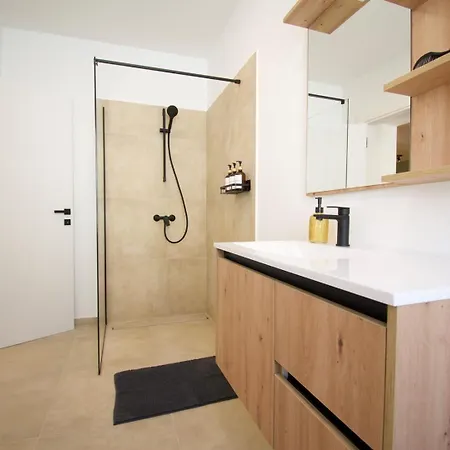 150m From Arena Colosseum *