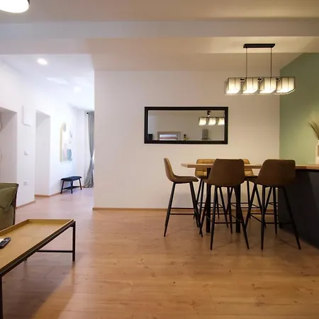 150m From Arena Colosseum Апартаменты