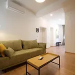 150m From Arena Colosseum Apartment