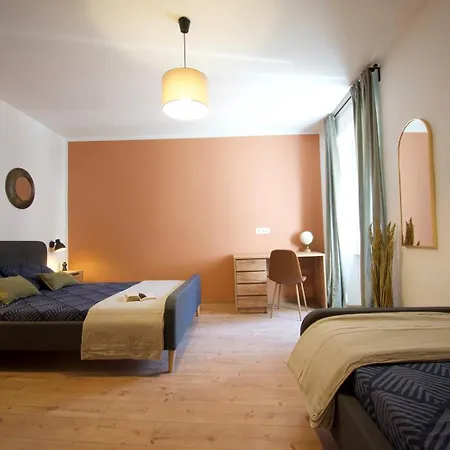 150m From Arena Colosseum *