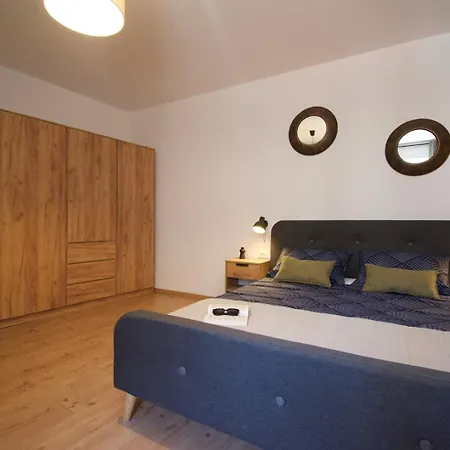 Apartment 150m From Arena Colosseum