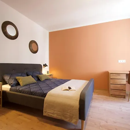 150m From Arena Colosseum Apartment