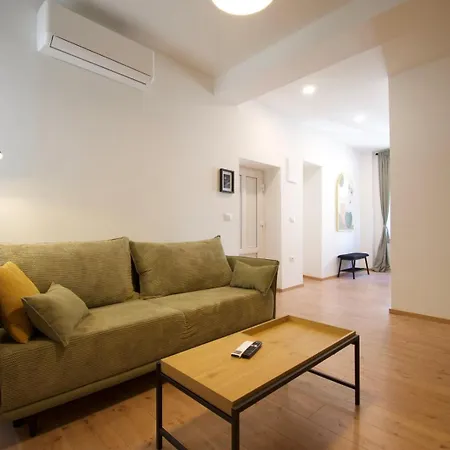 150m From Arena Colosseum Apartment