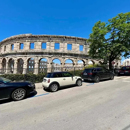 150m From Arena Colosseum Apartment *