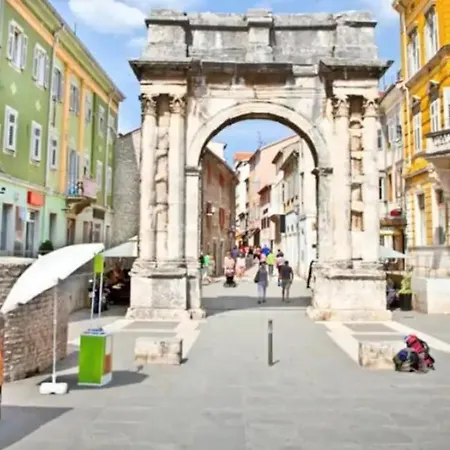 Apartment 150m From Arena Colosseum Pula