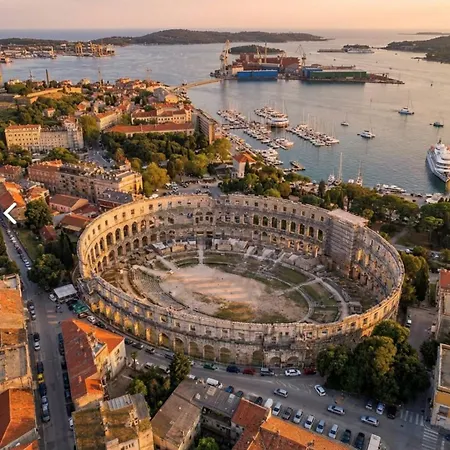 Apartmán 150m From Arena Colosseum *