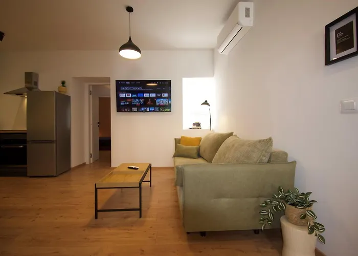 150m From Arena Colosseum