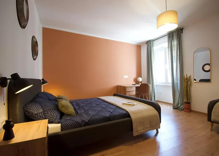 150m From Arena Colosseum