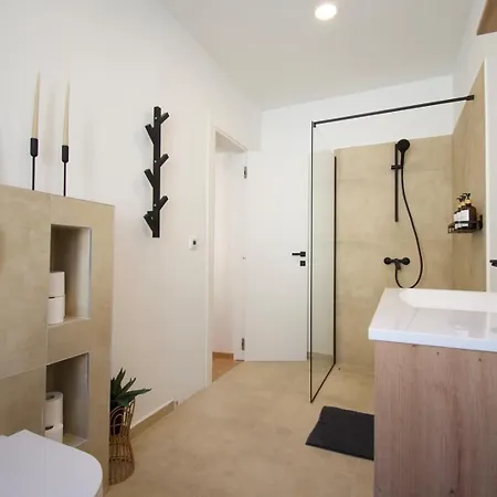 150m From Arena Colosseum * プーラ